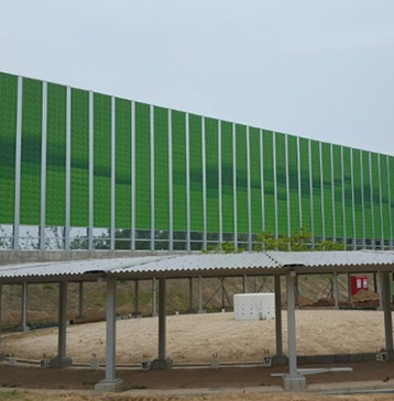 Sound-absorbing noise barrier